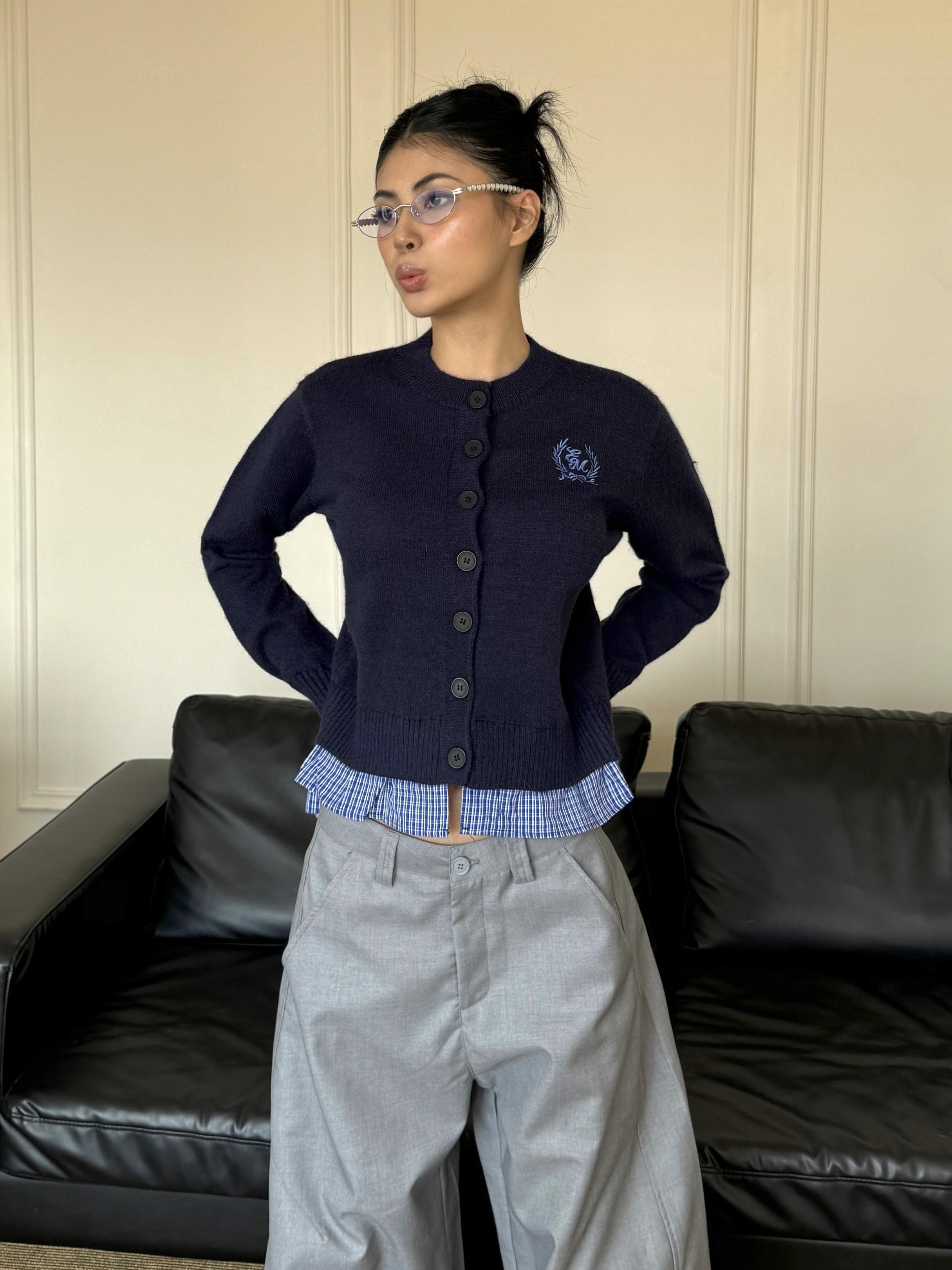 Spicy College Style Knitted Cardigan Sweater - Loose Fit, Spliced Two-Piece for Autumn/Winter Fashion Spicy College Style Knitted Cardigan Sweater - Loose Fit, Spliced Two-Piece for Autumn/Winter Fashion