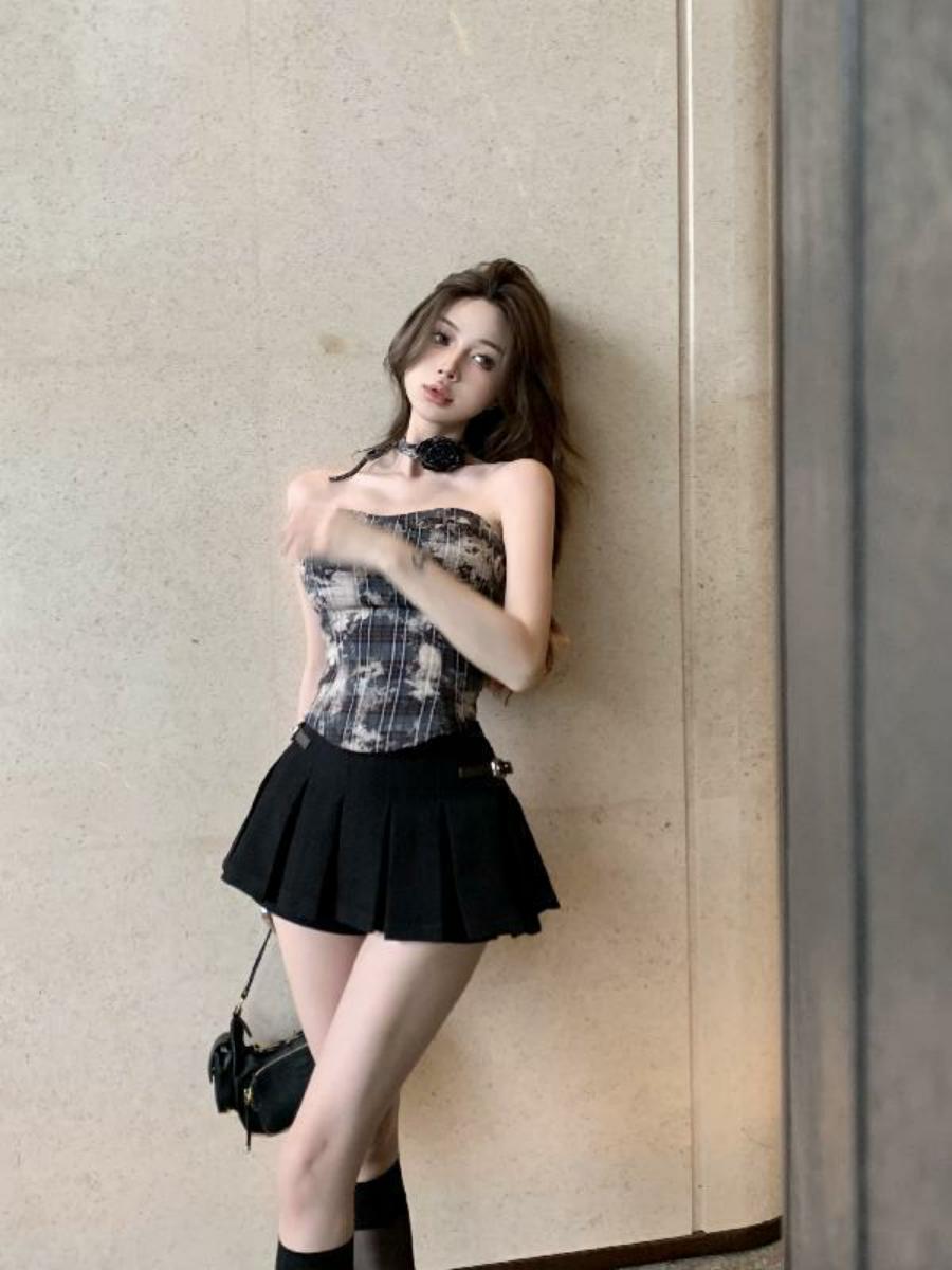 Spicy Girl Plaid Strapless Tank Top with Three-Dimensional Flowers - Summer Slim Fit Irregular Short Outerwear for Women Spicy Girl Plaid Strapless Tank Top with Three-Dimensional Flowers - Summer Slim Fit Irregular Short Outerwear for Women