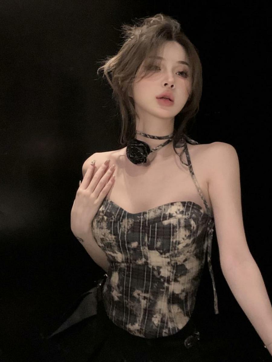 Spicy Girl Plaid Strapless Tank Top with Three-Dimensional Flowers - Summer Slim Fit Irregular Short Outerwear for Women Spicy Girl Plaid Strapless Tank Top with Three-Dimensional Flowers - Summer Slim Fit Irregular Short Outerwear for Women