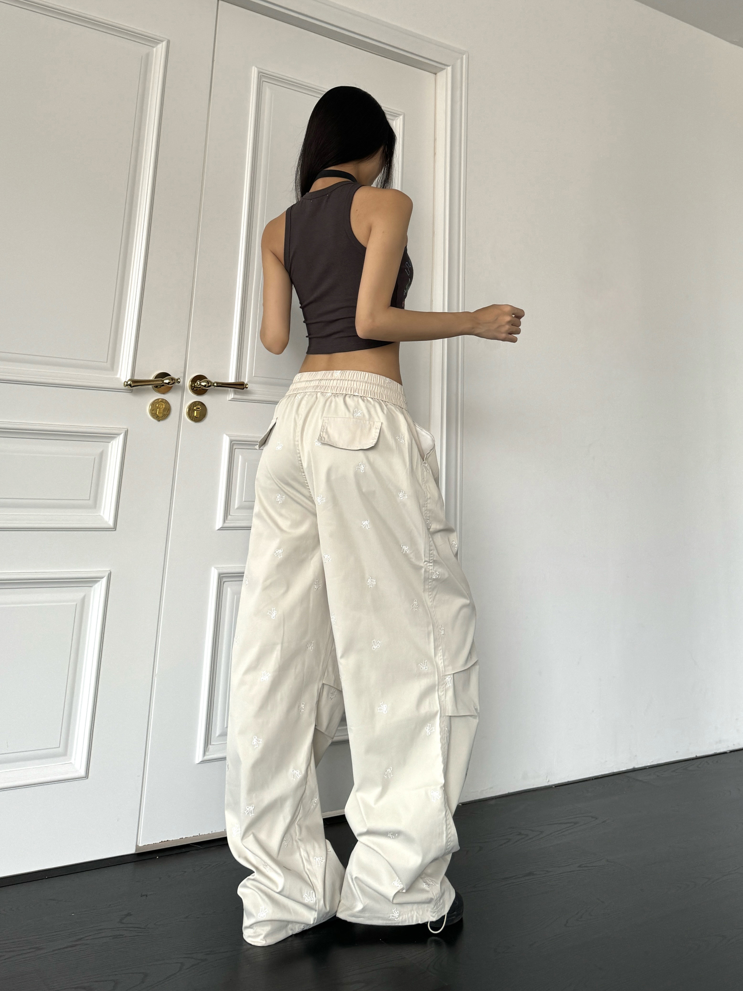 Spicy Heatstroke American Street Style Bow Tie Embroidered Cargo Pants with Pleats, Loose Wide-Leg Ground-Dragging Paratrooper Design Spicy Heatstroke American Street Style Bow Tie Embroidered Cargo Pants with Pleats, Loose Wide-Leg Ground-Dragging Paratrooper Design