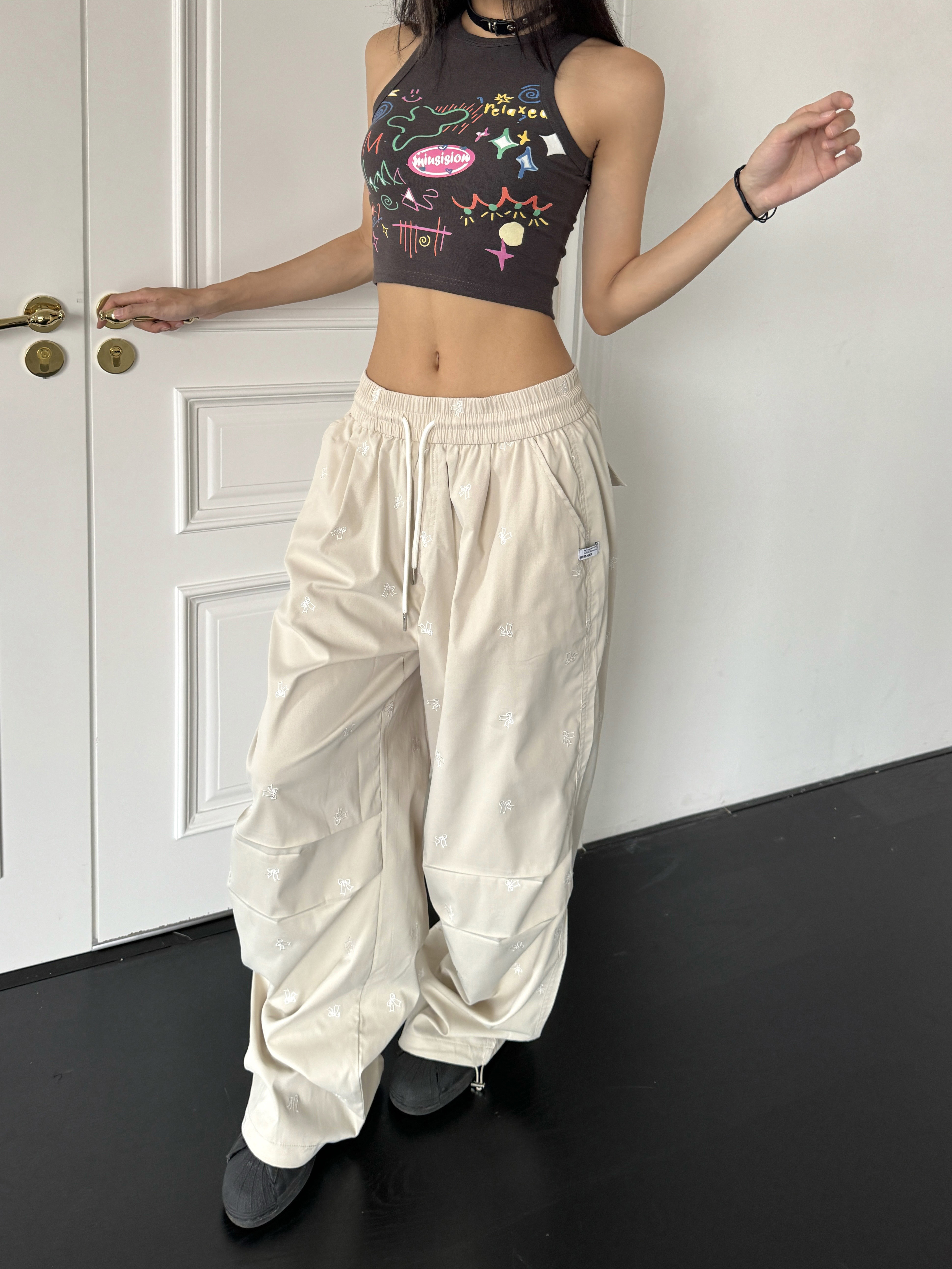 Spicy Heatstroke American Street Style Bow Tie Embroidered Cargo Pants with Pleats, Loose Wide-Leg Ground-Dragging Paratrooper Design Spicy Heatstroke American Street Style Bow Tie Embroidered Cargo Pants with Pleats, Loose Wide-Leg Ground-Dragging Paratrooper Design