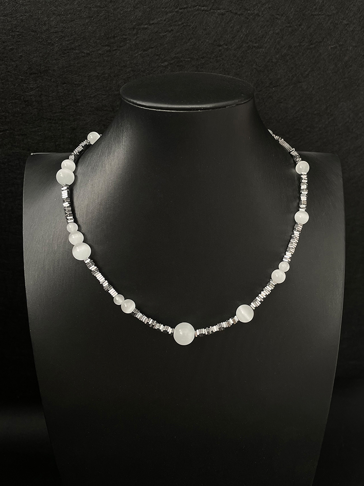 Spliced Beaded Necklace for Women - Elegant Light Luxury Collarbone Chain, Instagram Aesthetic Fashion Accessory