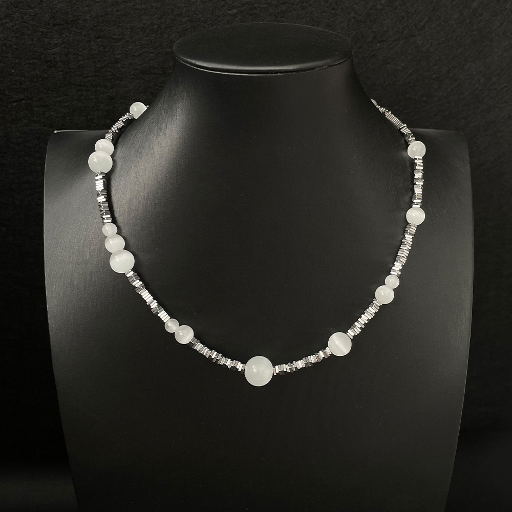 Spliced Beaded Necklace for Women - Elegant Light Luxury Collarbone Chain, Instagram Aesthetic Fashion Accessory