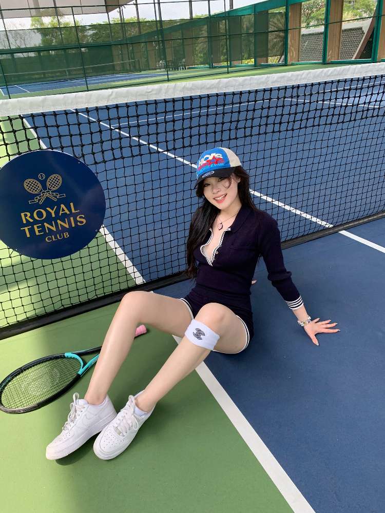 Sporty Girl Bodysuit & Shorts Set in Navy Blue and White Retro Lightweight Style – Perfect for Y2K and Casual Outfits Sporty Girl Bodysuit & Shorts Set in Navy Blue and White Retro Lightweight Style – Perfect for Y2K and Casual Outfits