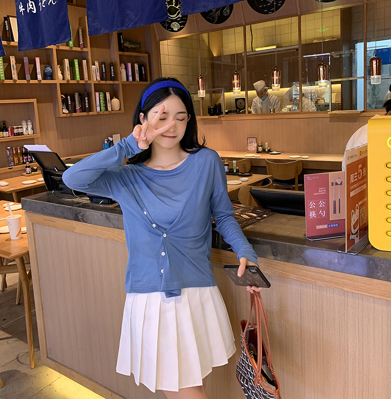 Spot Green Long Sleeve Tee with Sun Protection - Versatile Style, Fashionable Layering for All Occasions Spot Green Long Sleeve Tee with Sun Protection - Versatile Style, Fashionable Layering for All Occasions