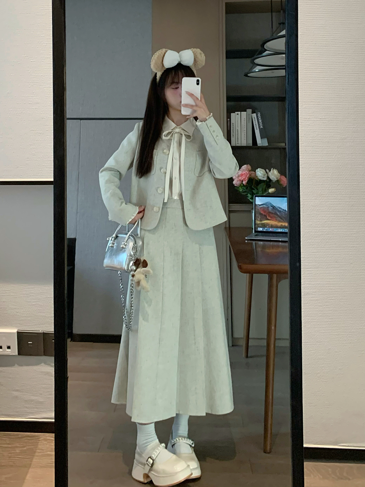 Spring Limited Edition Loose and Slimming Two-Piece Set for Women - Unique College Style Soft Top and Pants Outfit