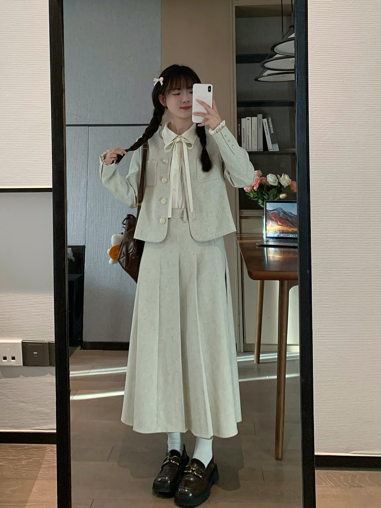 Spring Limited Edition Loose and Slimming Two-Piece Set for Women - Unique College Style Soft Top and Pants Outfit