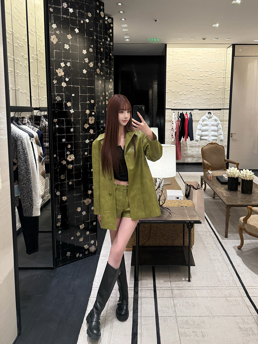 Spring-Summer High-End Two-Piece Skirt and Shirt Set for Women - Elegant Green Runway Style, Fashionable 60% Off