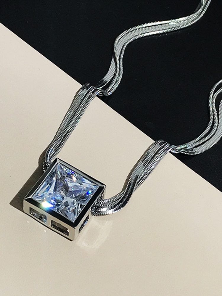 Square Zircon Necklace for Women, High-End Light Luxury Clavicle Chain, Trendy Summer Accessory for Stylish Girls Square Zircon Necklace for Women, High-End Light Luxury Clavicle Chain, Trendy Summer Accessory for Stylish Girls