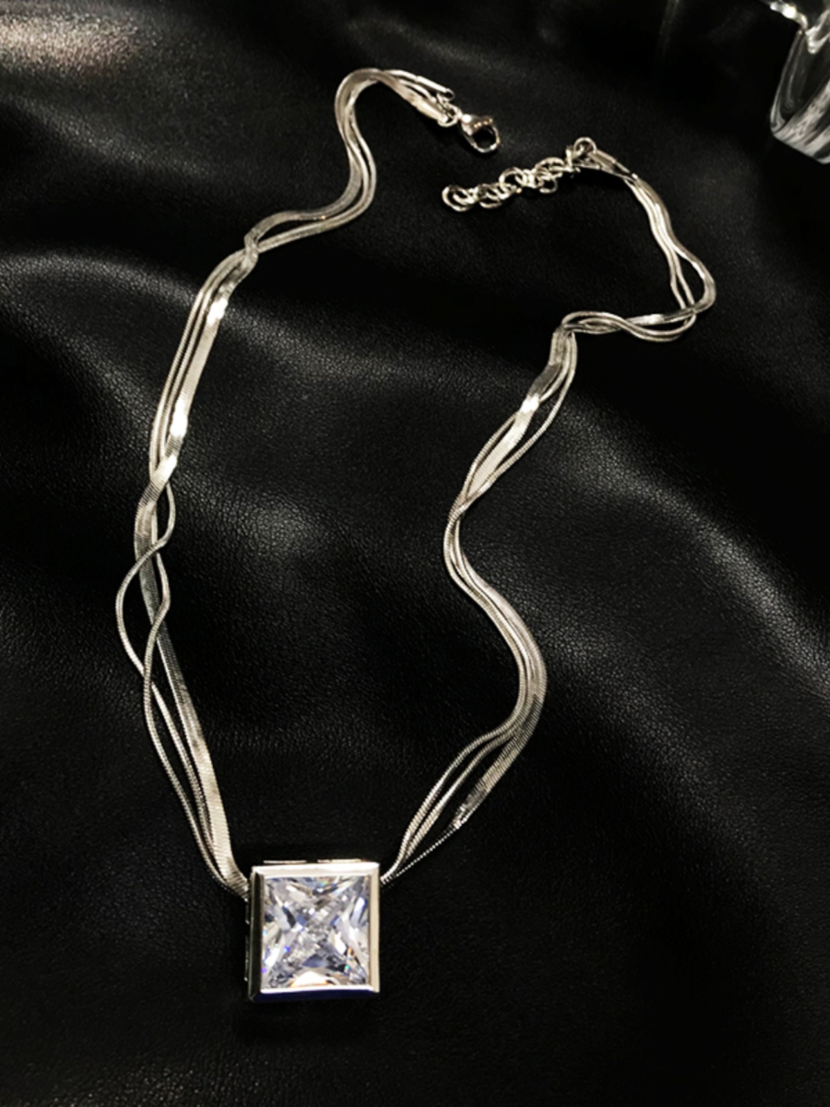 Square Zircon Necklace for Women, High-End Light Luxury Clavicle Chain, Trendy Summer Accessory for Stylish Girls Square Zircon Necklace for Women, High-End Light Luxury Clavicle Chain, Trendy Summer Accessory for Stylish Girls