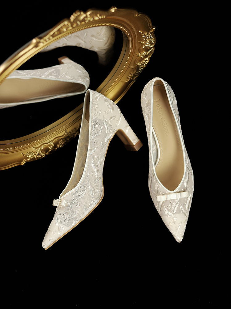 Stunning Chunky Heel Wedding Shoes with French Embroidery, Comfortable All-Day Wear for Brides, Elegant High-End Style Stunning Chunky Heel Wedding Shoes with French Embroidery, Comfortable All-Day Wear for Brides, Elegant High-End Style