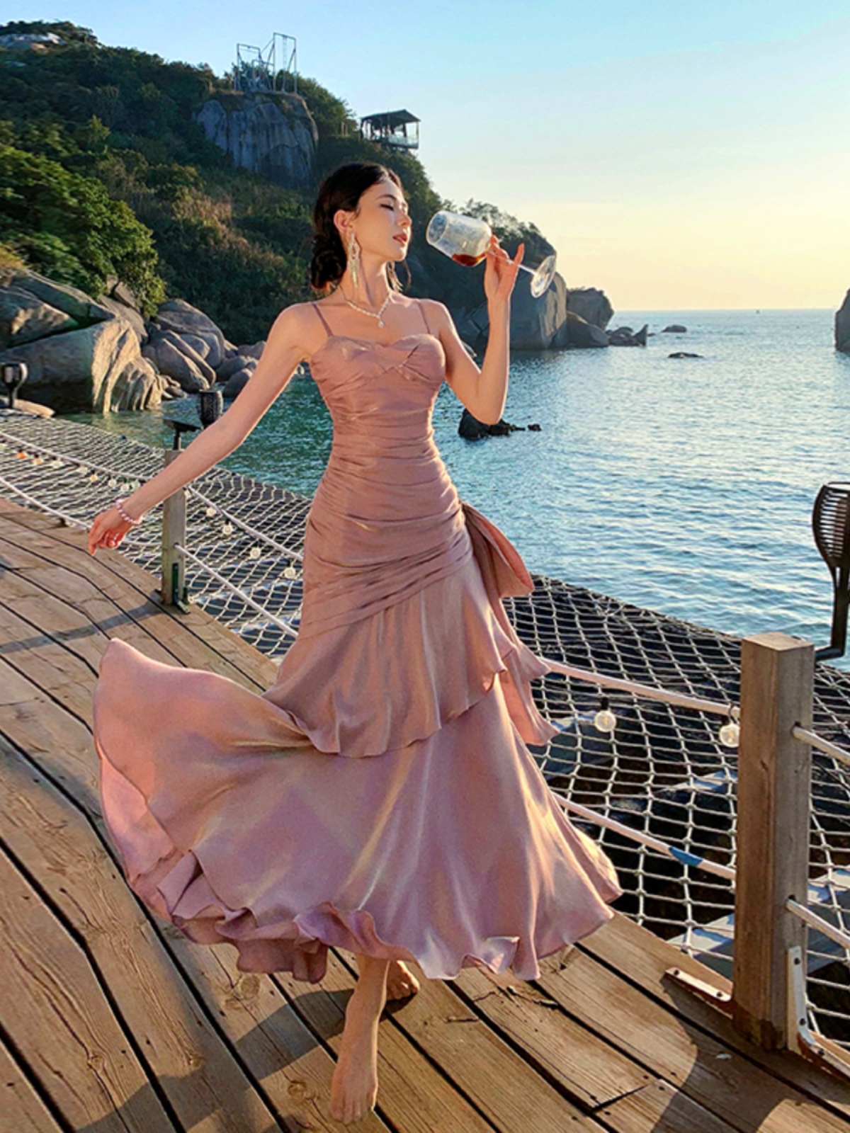 Stunning Purple Mermaid-Style Dress with Ruffles and Fitted Waist for Summer Ceremonies - Elegant Flowy Design Stunning Purple Mermaid-Style Dress with Ruffles and Fitted Waist for Summer Ceremonies - Elegant Flowy Design