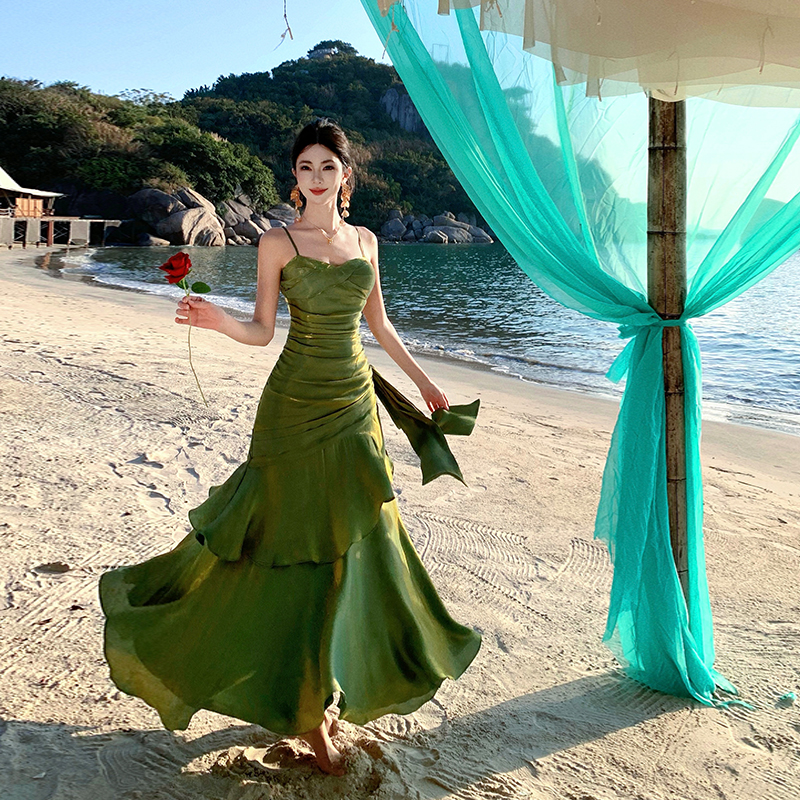 Stunning Purple Mermaid-Style Dress with Ruffles and Fitted Waist for Summer Ceremonies - Elegant Flowy Design Stunning Purple Mermaid-Style Dress with Ruffles and Fitted Waist for Summer Ceremonies - Elegant Flowy Design