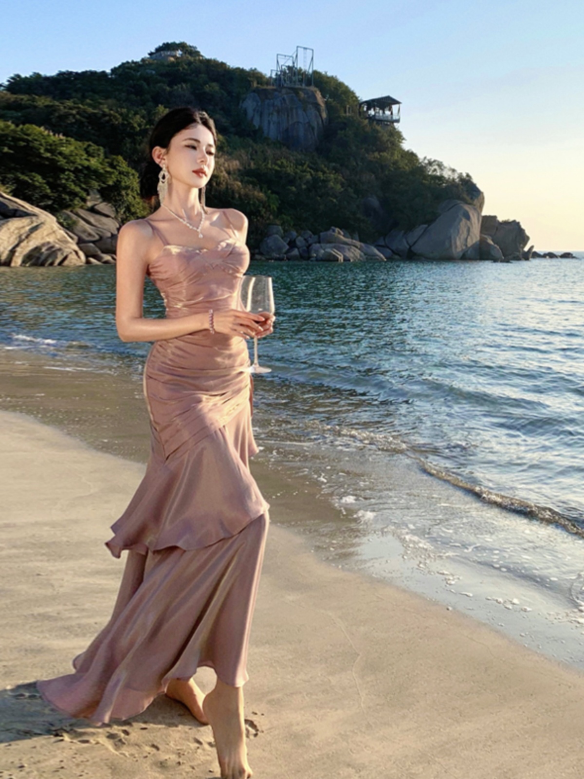 Stunning Purple Mermaid-Style Dress with Ruffles and Fitted Waist for Summer Ceremonies - Elegant Flowy Design Stunning Purple Mermaid-Style Dress with Ruffles and Fitted Waist for Summer Ceremonies - Elegant Flowy Design