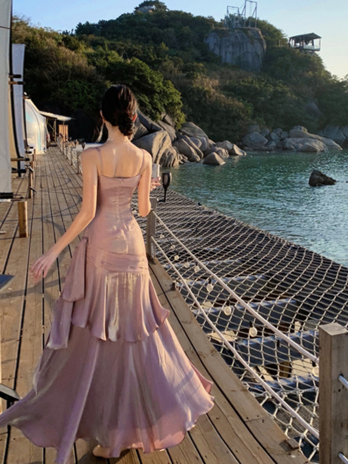 Stunning Purple Mermaid-Style Dress with Ruffles and Fitted Waist for Summer Ceremonies - Elegant Flowy Design Stunning Purple Mermaid-Style Dress with Ruffles and Fitted Waist for Summer Ceremonies - Elegant Flowy Design