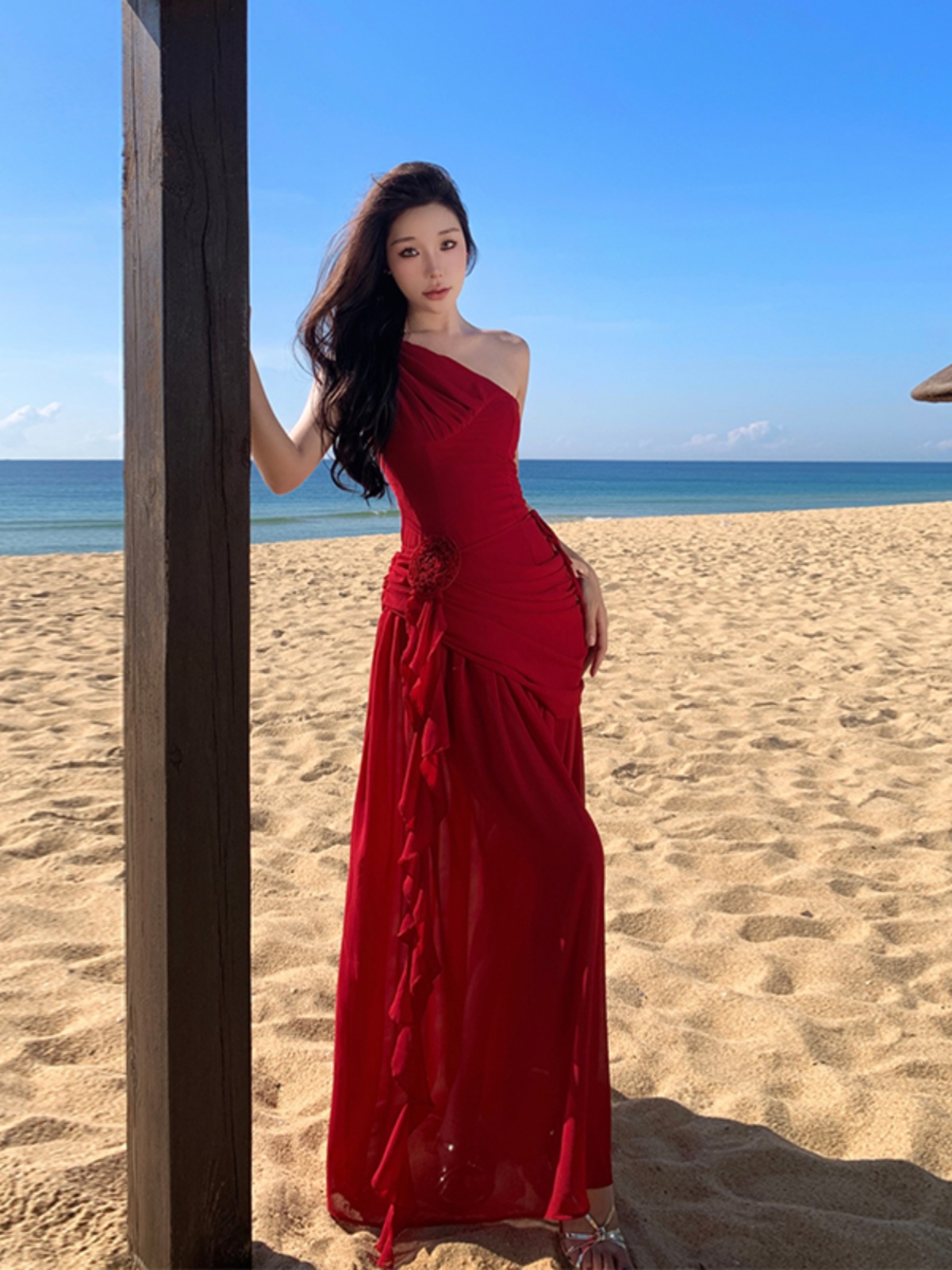 Stunning Red Ankle-Length Chiffon One-Shoulder Dress with Draped Design for High-End Summer Beach Vacation Style Stunning Red Ankle-Length Chiffon One-Shoulder Dress with Draped Design for High-End Summer Beach Vacation Style