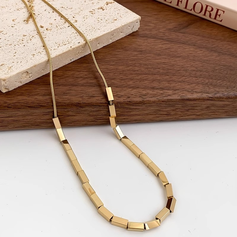 Stylish High-End Minimalist Clavicle Necklace for Women - Chic Parisian Design Stylish High-End Minimalist Clavicle Necklace for Women - Chic Parisian Design