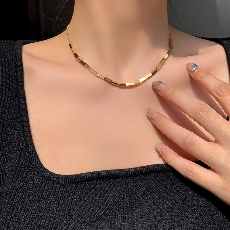 Stylish High-End Minimalist Clavicle Necklace for Women - Chic Parisian Design Stylish High-End Minimalist Clavicle Necklace for Women - Chic Parisian Design