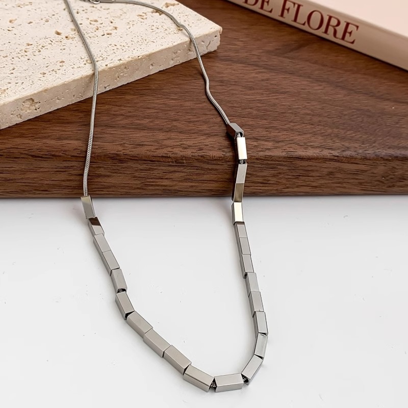 Stylish High-End Minimalist Clavicle Necklace for Women - Chic Parisian Design