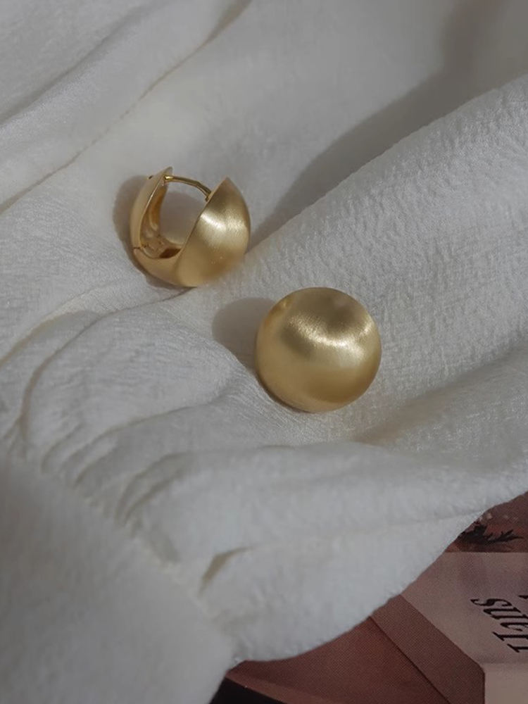 Stylish Minimalist Brushed Ear Clips Women's Three-Dimensional Round Ball Metal Earrings - Trendy Accessories for Modern Fashion Stylish Minimalist Brushed Ear Clips Women's Three-Dimensional Round Ball Metal Earrings - Trendy Accessories for Modern Fashion
