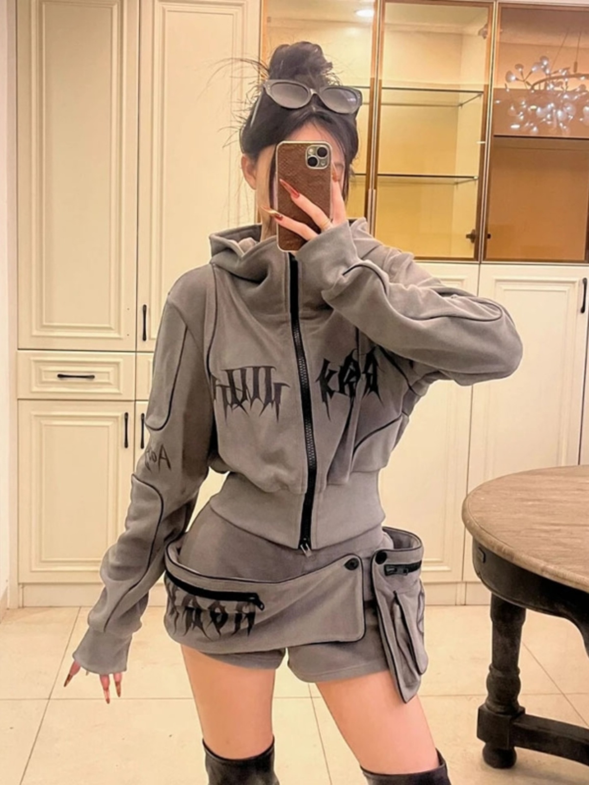 Stylish Women's Two-Piece Outfit Set: High-Quality Hooded Sweatshirt and High-Waisted Shorts for Spring 2025 Fashion Stylish Women's Two-Piece Outfit Set: High-Quality Hooded Sweatshirt and High-Waisted Shorts for Spring 2025 Fashion