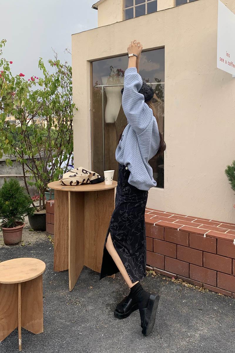 Stylish Work Outfits, Outfit Summer Ideas Abstract Faces Denim Midi Skirt Stylish Work Outfits, Outfit Summer Ideas Abstract Faces Denim Midi Skirt