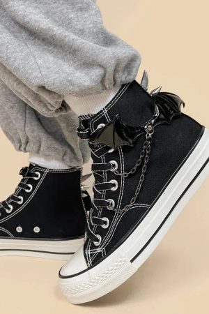 Stylish Work Outfits, Outfit Summer Ideas Bat Wings Spiked Canvas Shoes