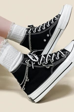 Stylish Work Outfits, Outfit Summer Ideas Chain with Stars Canvas Shoes
