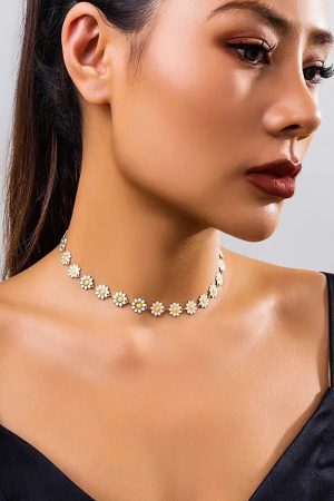 Stylish Work Outfits, Outfit Summer Ideas Daisy Choker Necklace