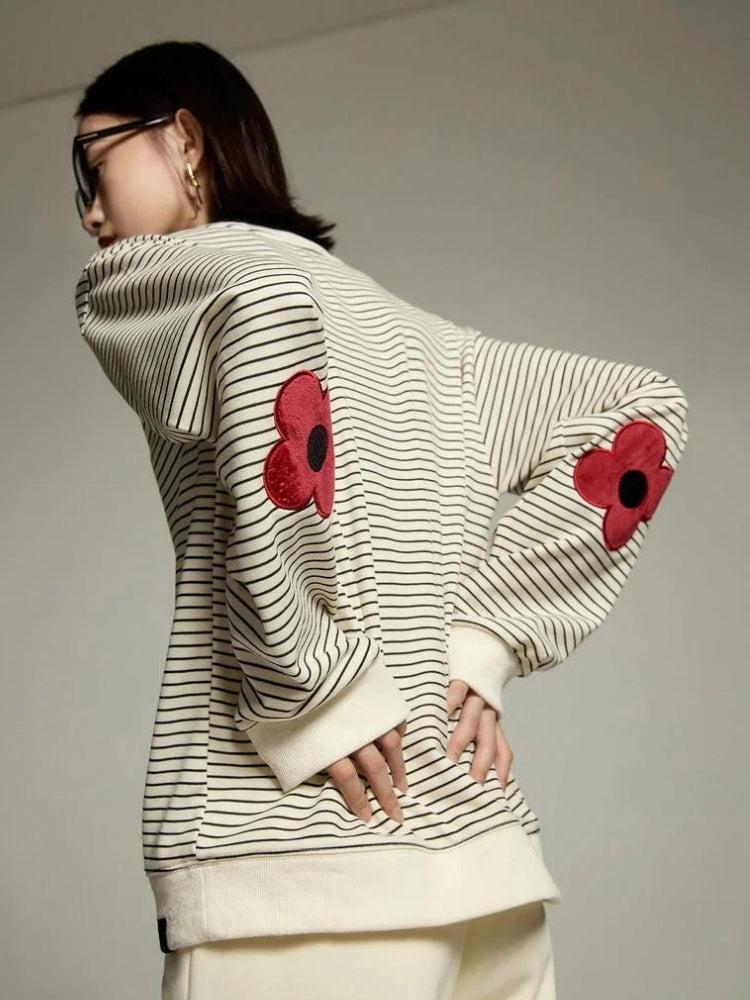 Stylish Work Outfits, Outfit Summer Ideas Daisy Embroidered Striped Sweatshirt