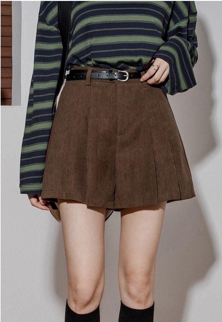 Stylish Work Outfits, Outfit Summer Ideas Dark Academia Corduroy Shorts