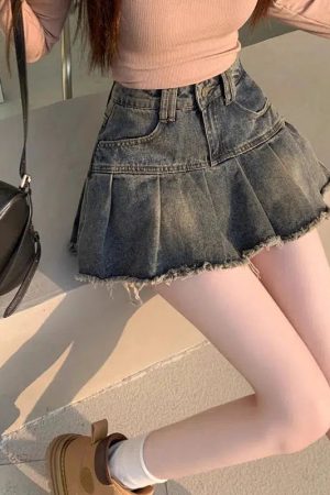 Stylish Work Outfits, Outfit Summer Ideas Distressed Pleated Denim Mini Skirt