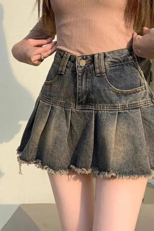 Stylish Work Outfits, Outfit Summer Ideas Distressed Pleated Denim Mini Skirt