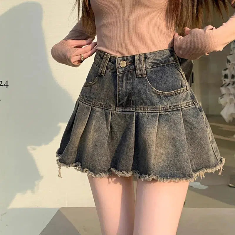 Stylish Work Outfits, Outfit Summer Ideas Distressed Pleated Denim Mini Skirt
