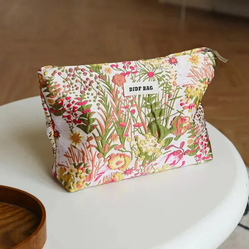 Stylish Work Outfits, Outfit Summer Ideas Floral Embroidered Makeup Bag