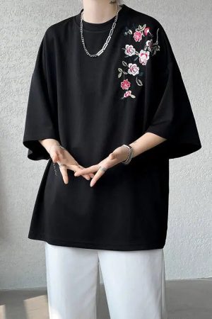 Stylish Work Outfits, Outfit Summer Ideas Floral Embroidered Tee