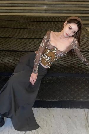 Stylish Work Outfits, Outfit Summer Ideas Floral Square Neck Corset Top