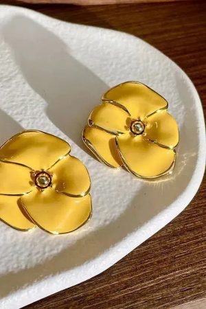 Stylish Work Outfits, Outfit Summer Ideas Flower Gold Stud Earrings