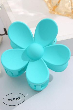 Stylish Work Outfits, Outfit Summer Ideas Flower Shaped Hair Clip