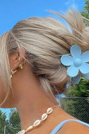 Stylish Work Outfits, Outfit Summer Ideas Flower Shaped Hair Clip