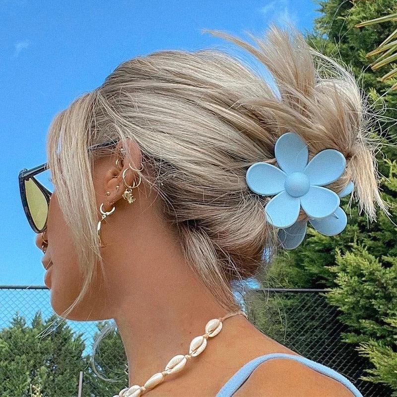 Stylish Work Outfits, Outfit Summer Ideas Flower Shaped Hair Clip
