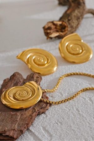 Stylish Work Outfits, Outfit Summer Ideas Gold Sea Shell Necklace & Earrings