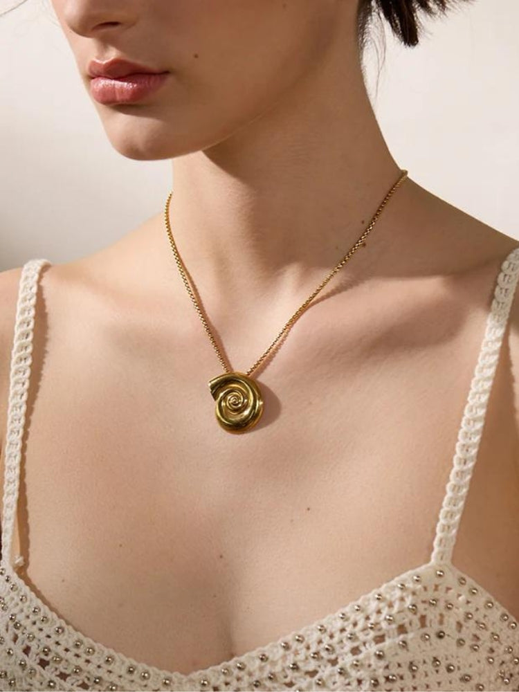 Stylish Work Outfits, Outfit Summer Ideas Gold Sea Shell Necklace & Earrings Stylish Work Outfits, Outfit Summer Ideas Gold Sea Shell Necklace & Earrings