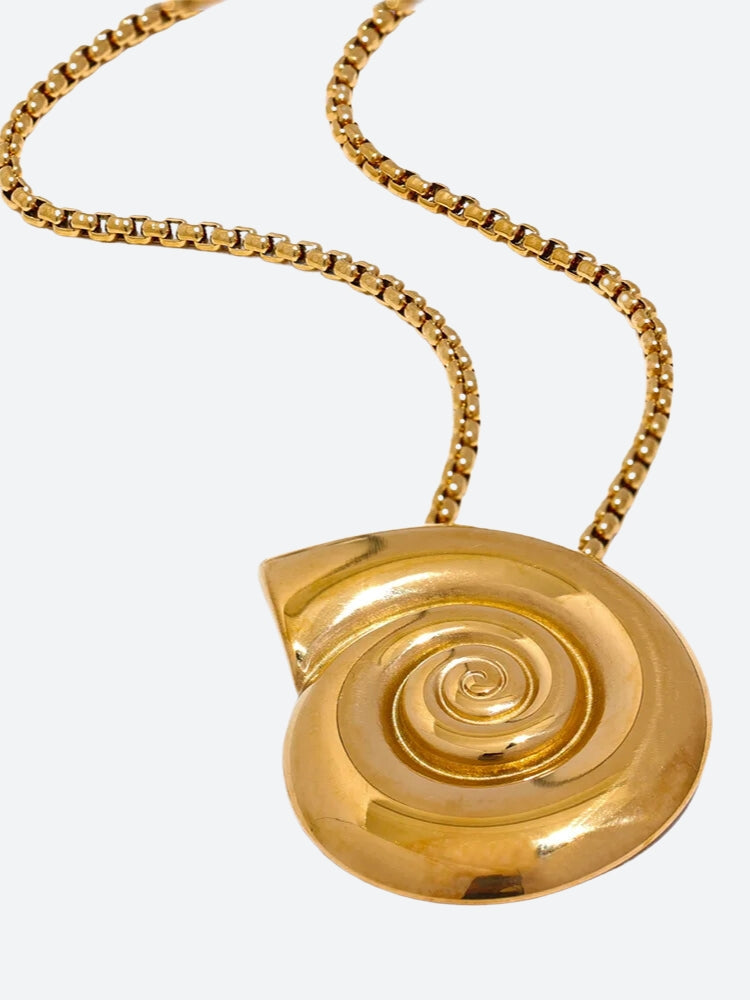 Stylish Work Outfits, Outfit Summer Ideas Gold Sea Shell Necklace & Earrings Stylish Work Outfits, Outfit Summer Ideas Gold Sea Shell Necklace & Earrings