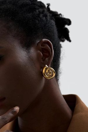 Stylish Work Outfits, Outfit Summer Ideas Gold Sea Shell Necklace & Earrings