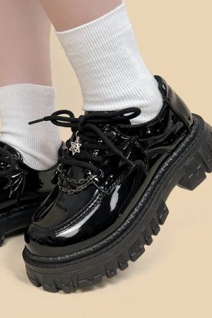 Stylish Work Outfits, Outfit Summer Ideas Grunge Bat Wings Platform Oxford Shoes