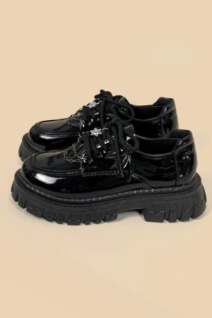 Stylish Work Outfits, Outfit Summer Ideas Grunge Bat Wings Platform Oxford Shoes