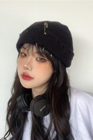 Stylish Work Outfits, Outfit Summer Ideas Grunge Distressed Beanie