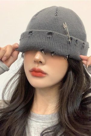 Stylish Work Outfits, Outfit Summer Ideas Grunge Distressed Beanie