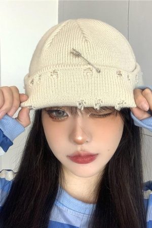 Stylish Work Outfits, Outfit Summer Ideas Grunge Distressed Beanie